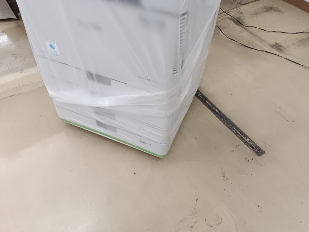 ビニールで養生したコピー機
